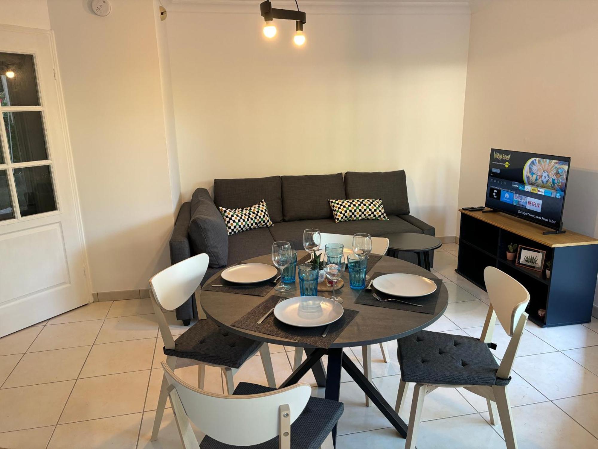 Beachside Apartment With Pool & Garden In Juan Les Pins Antibes Buitenkant foto