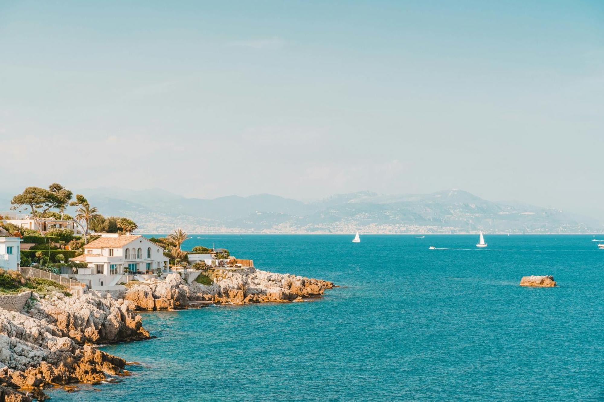 Beachside Apartment With Pool & Garden In Juan Les Pins Antibes Buitenkant foto