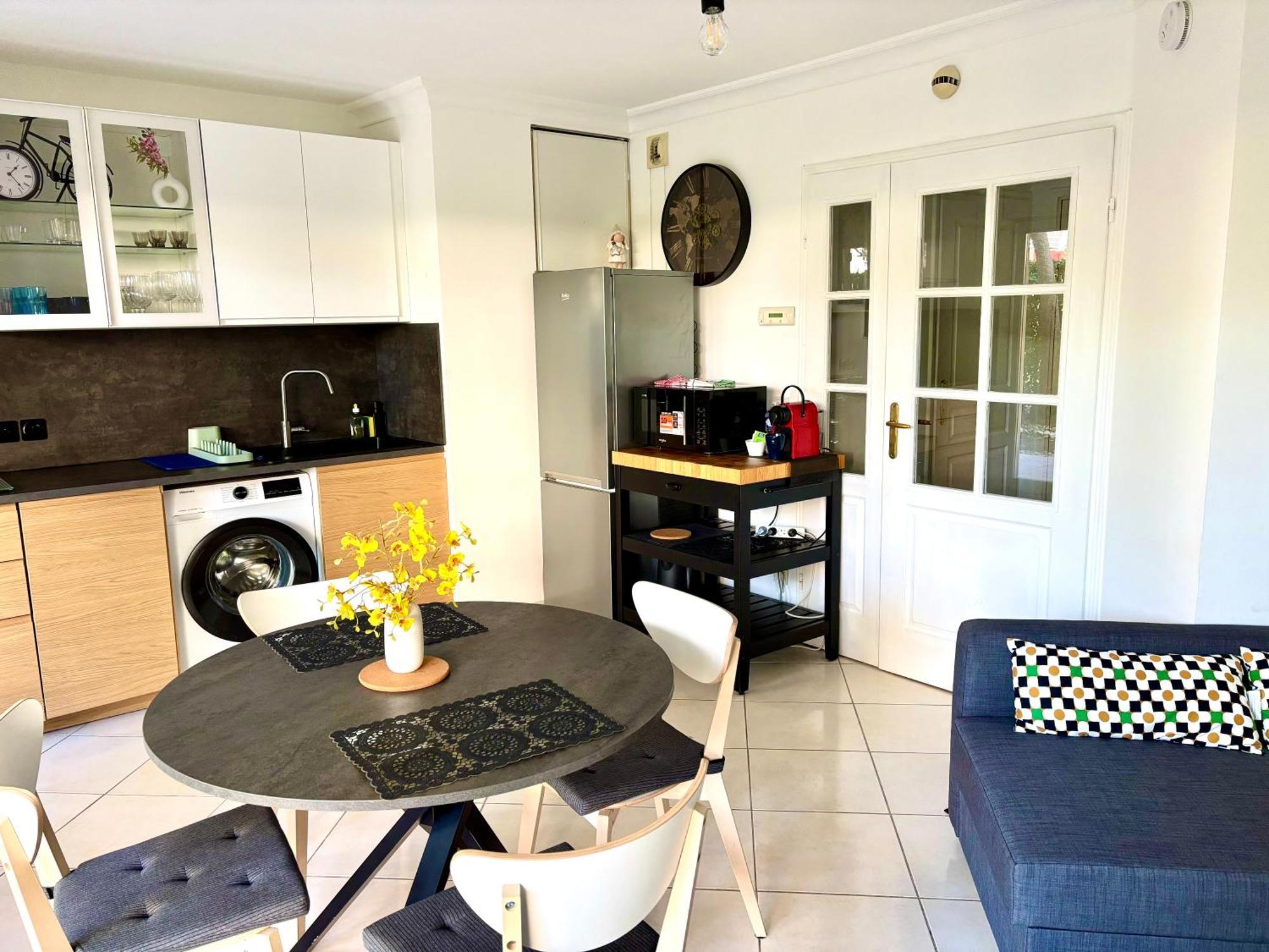Beachside Apartment With Pool & Garden In Juan Les Pins Antibes Buitenkant foto